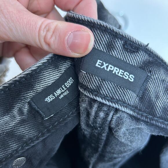Express Mid Rise 90s Ankle Boot Jeans 8 Black Denim Distressed - Picture 6 of 7